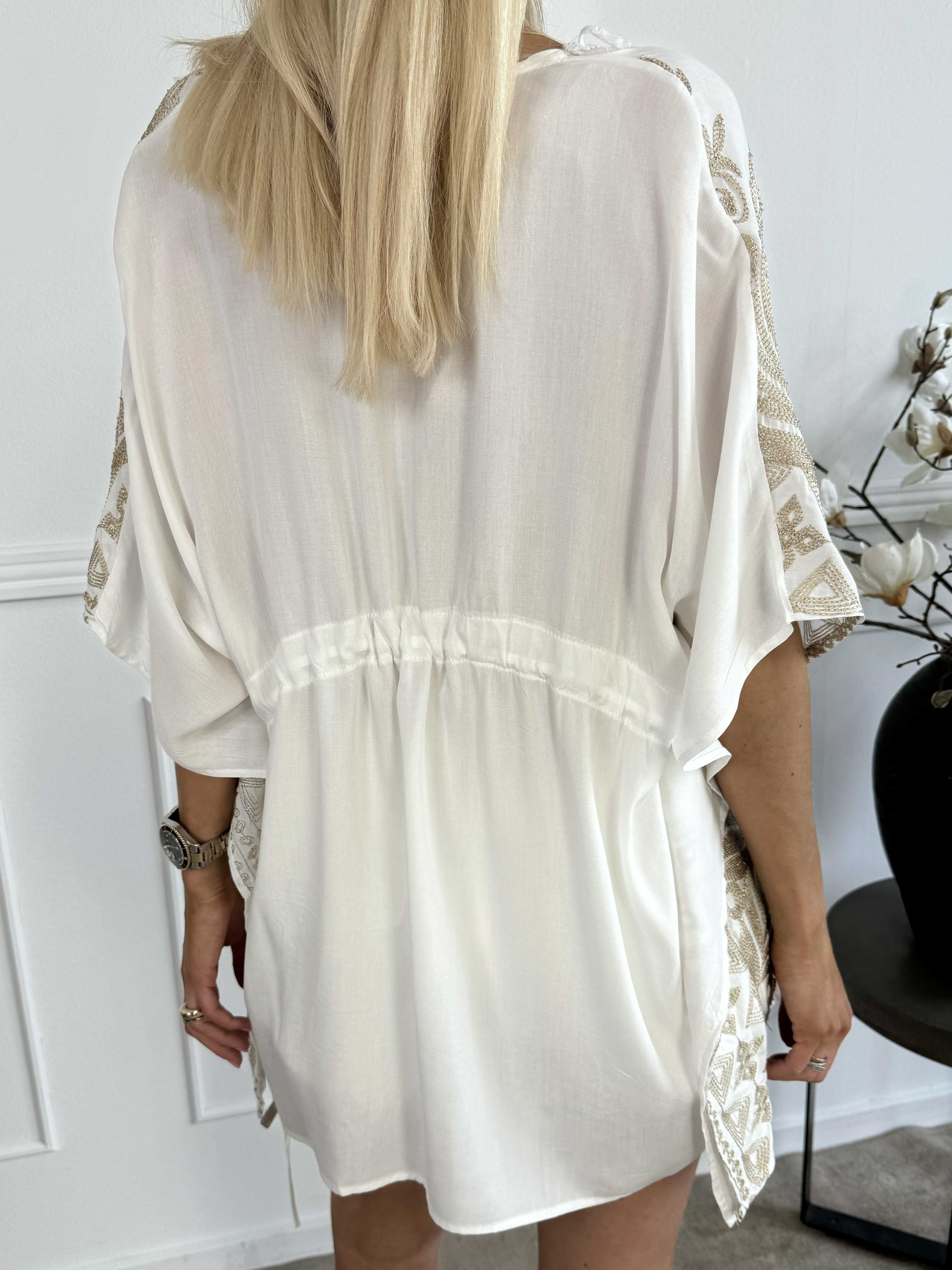 Samira - Smuk kimono med brodering